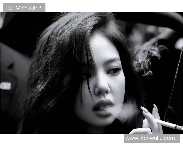 足球明星与女真人的精彩合照展现文化交融与体育魅力